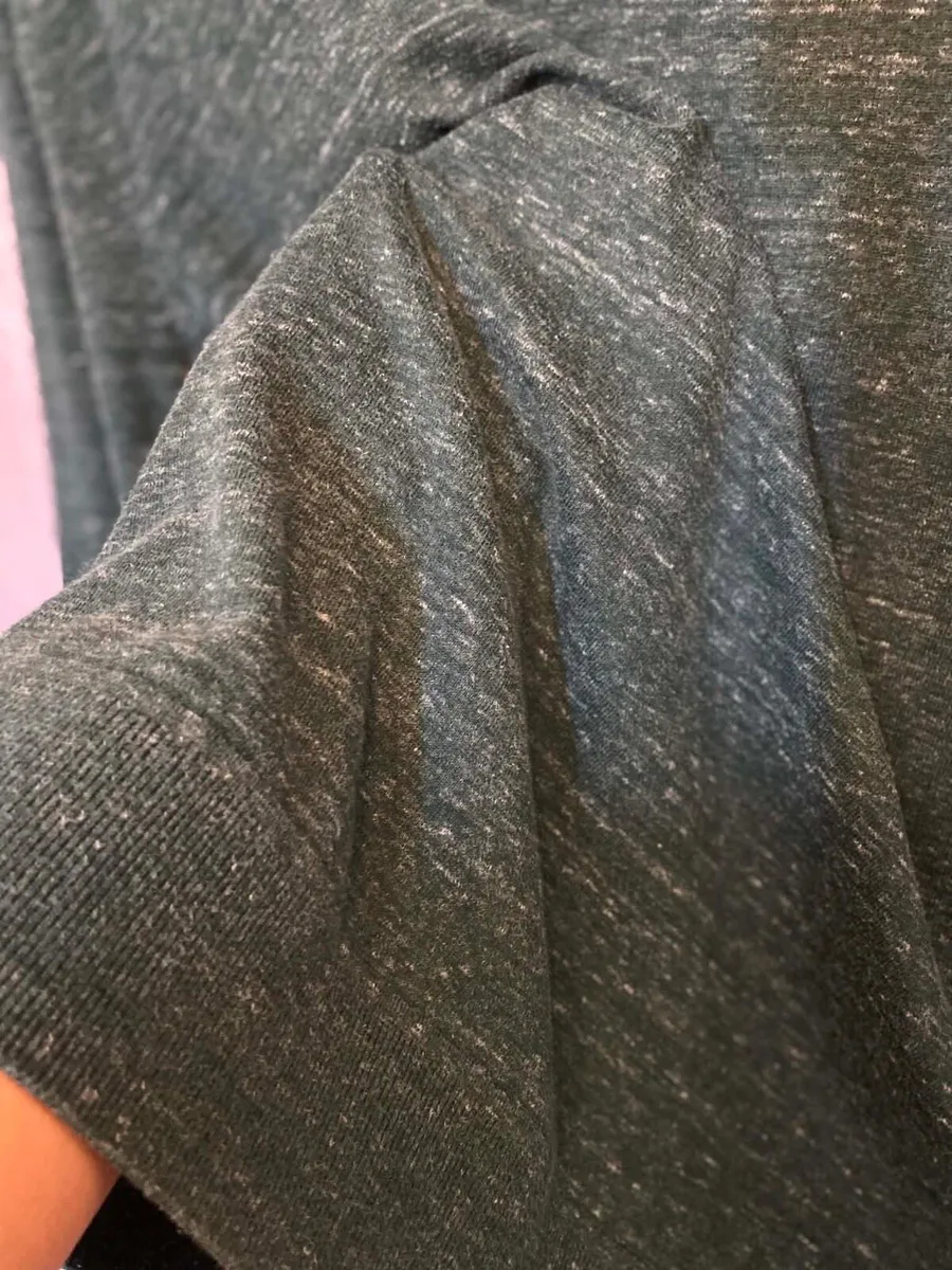 Gap mens V neck sweater - size L - Image 4