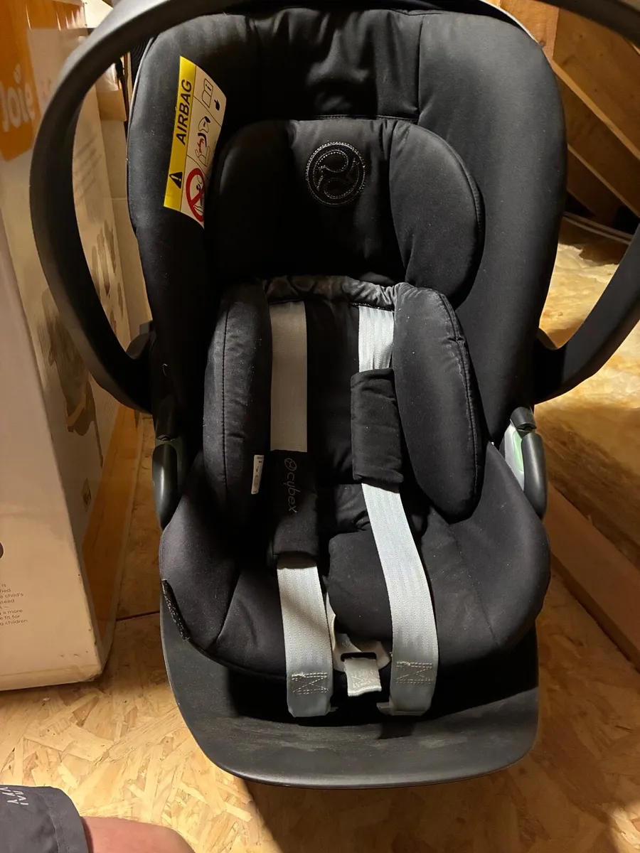 Cybex Cloud i-size rotating car seat and base - Image 2