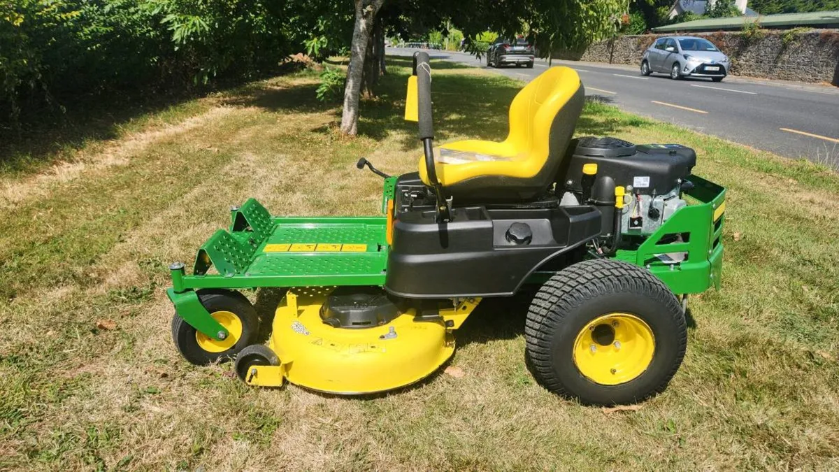 John Deere Z335e Zeroturn - Image 4