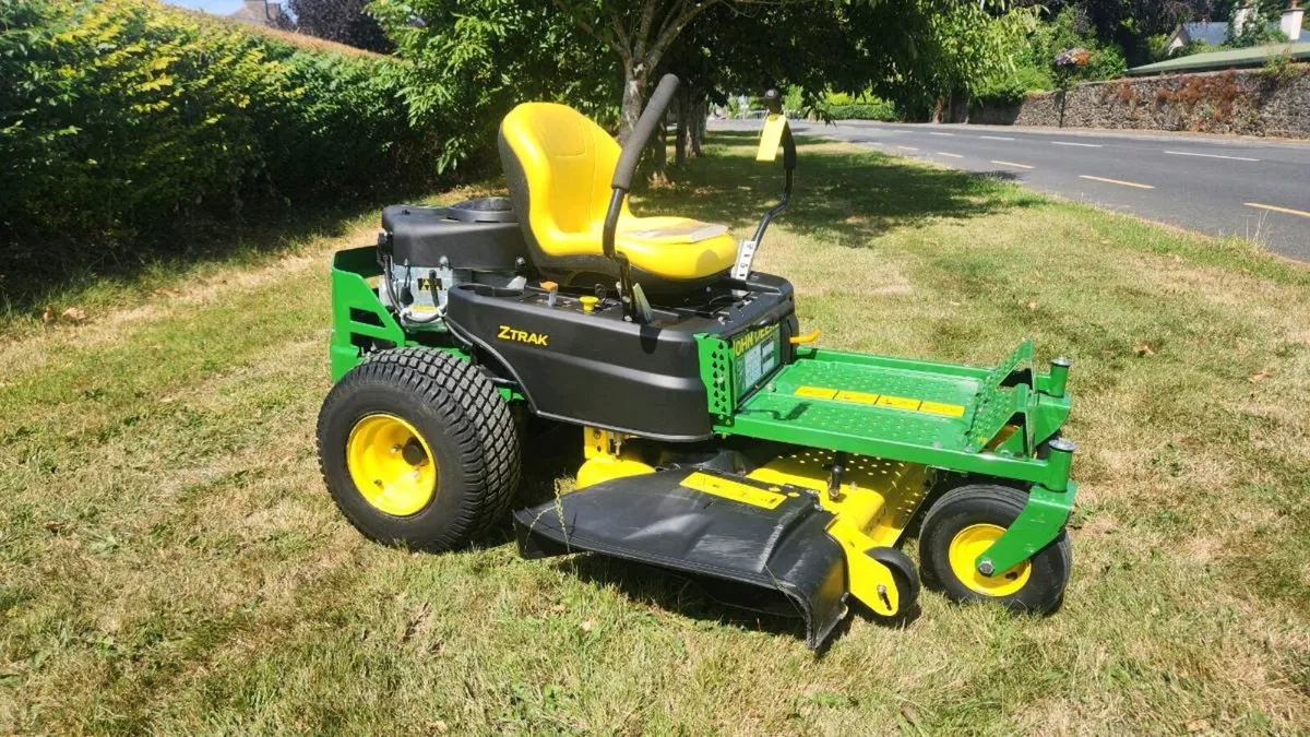 John Deere Z335e Zeroturn - Image 1