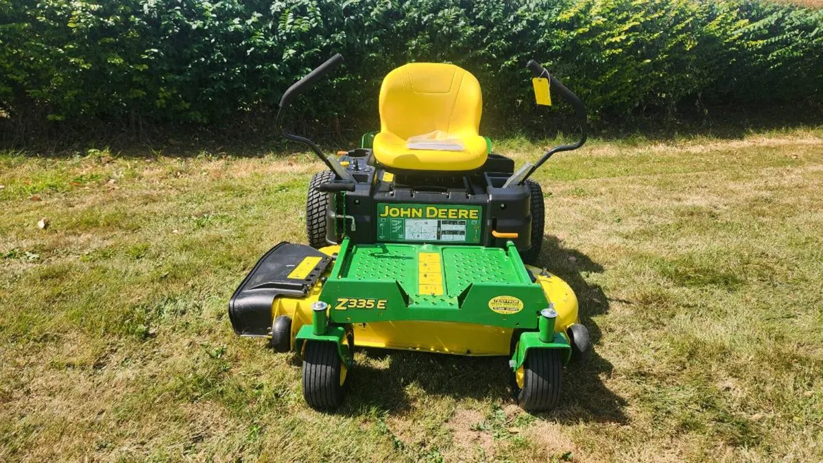 John Deere Z335e Zeroturn - Image 2