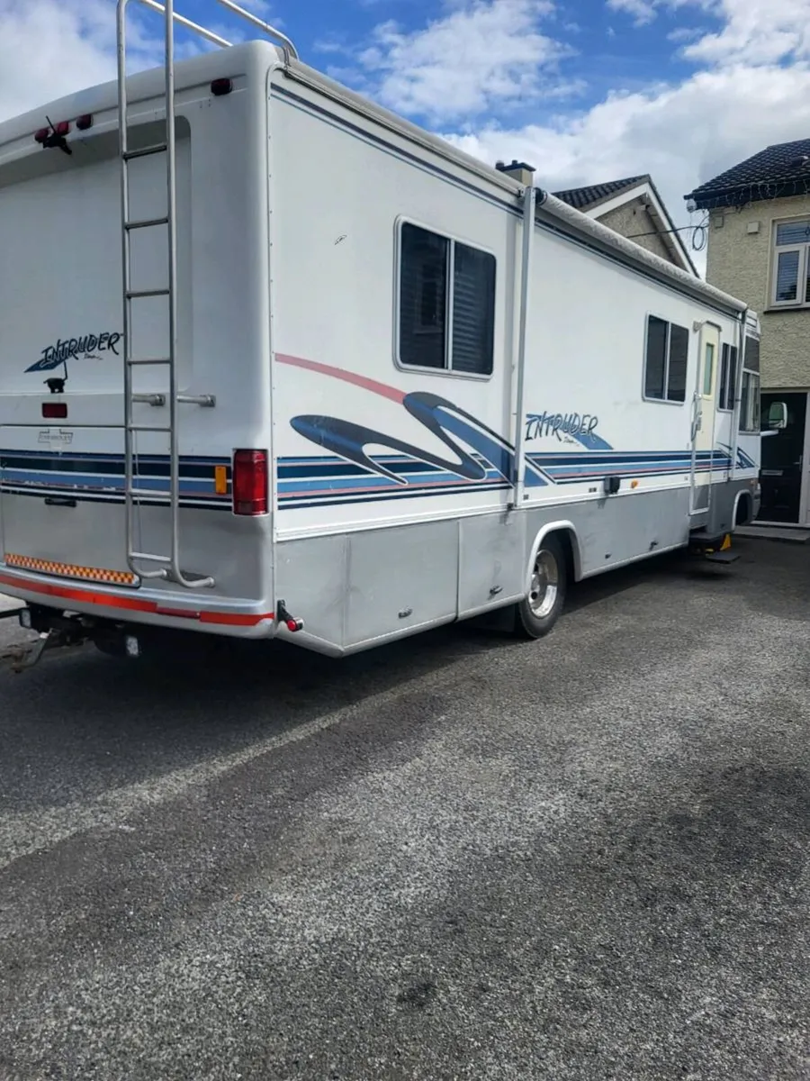 Damion Intruder 1999 6 berth v8 chevy diesel - Image 3
