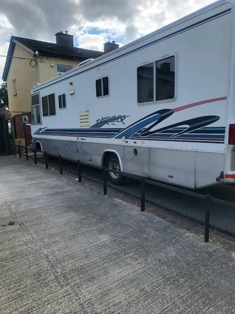 Damion Intruder 1999 6 berth v8 chevy diesel - Image 4