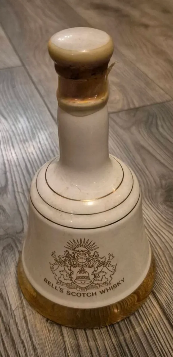 Bells commemorative decanter (free gift included) - Image 1