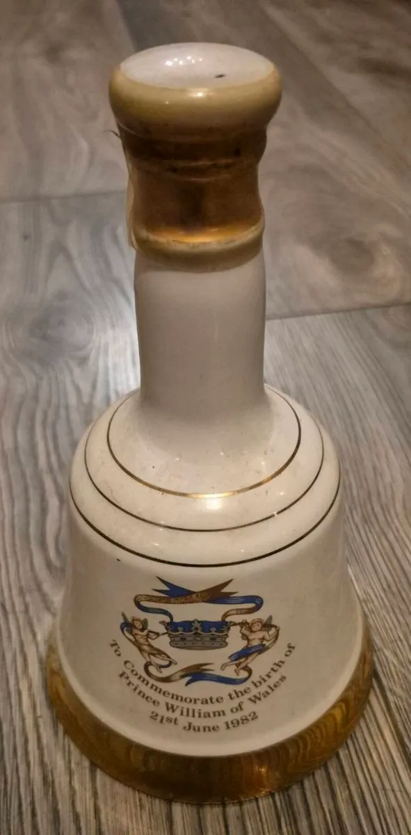 Bells commemorative decanter (free gift included) - Image 3