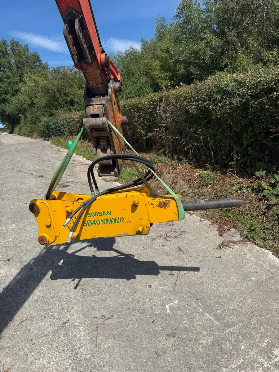 Rock breaker - Image 1