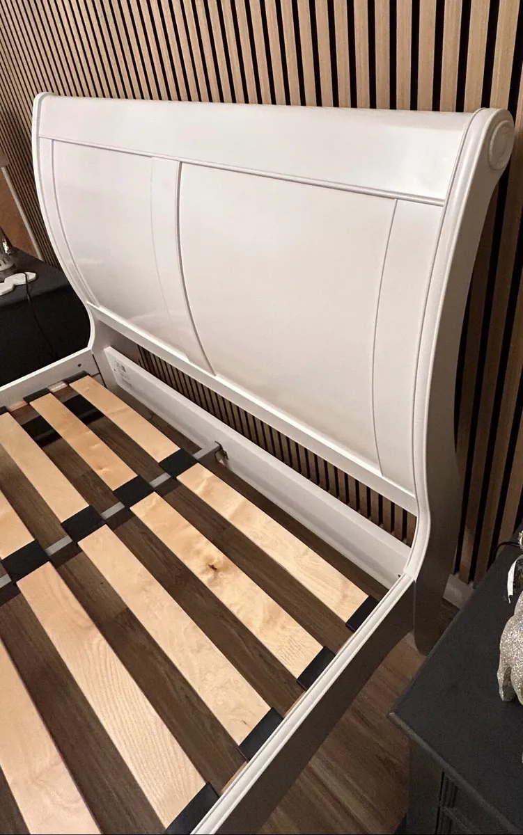Wood bed frame - Image 2