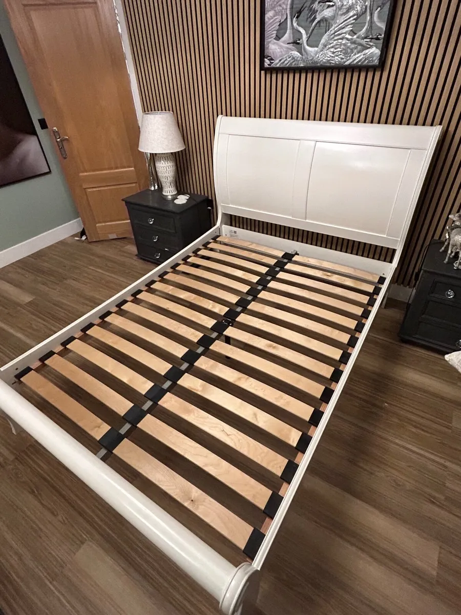 Wood bed frame - Image 4