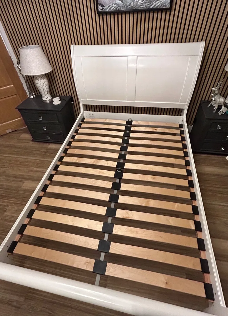 Wood bed frame - Image 3