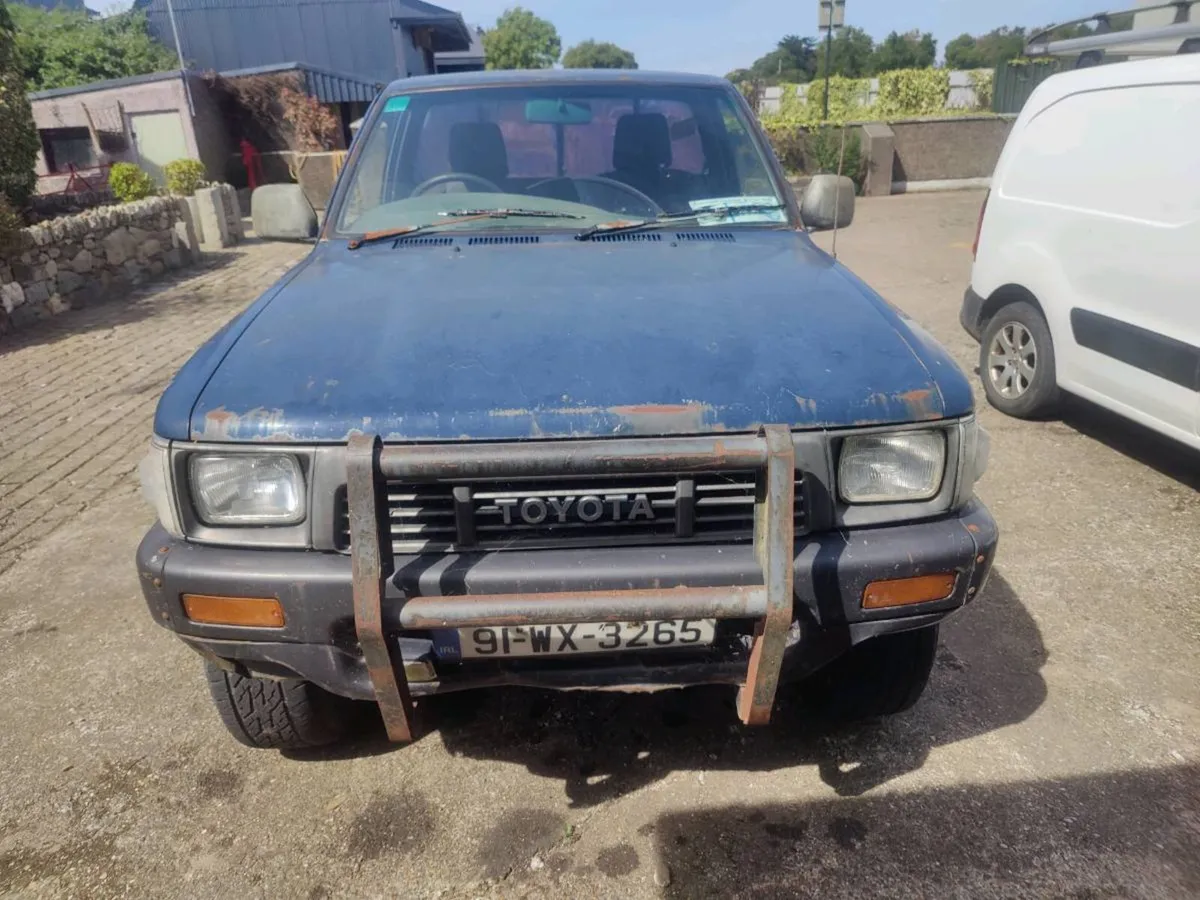 Toyota Hilux - Image 2