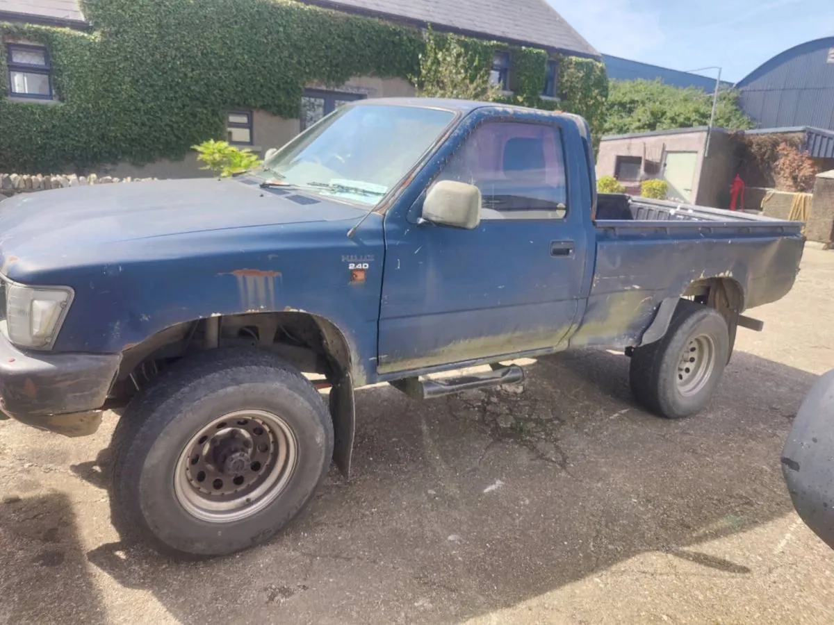 Toyota Hilux - Image 3