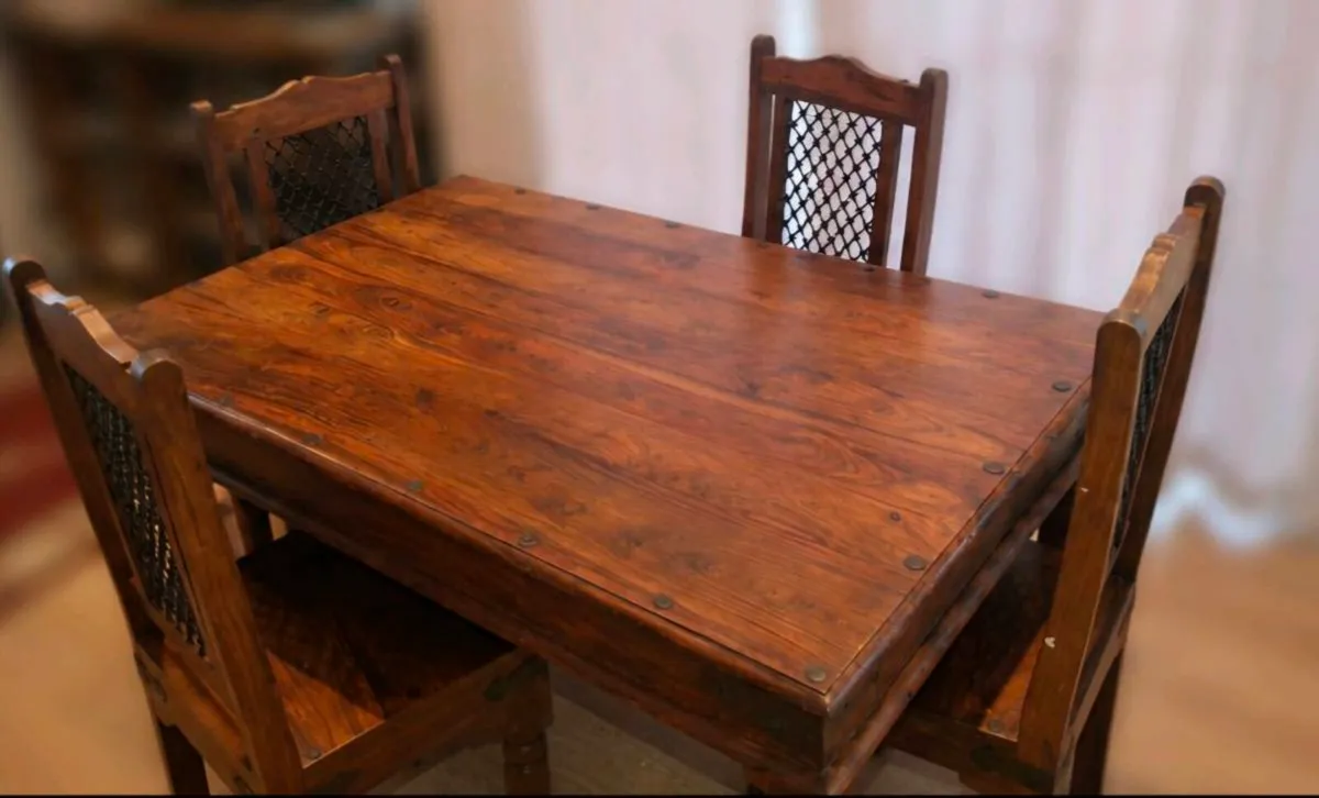 solid wood table with 4 matching chairs - Image 3