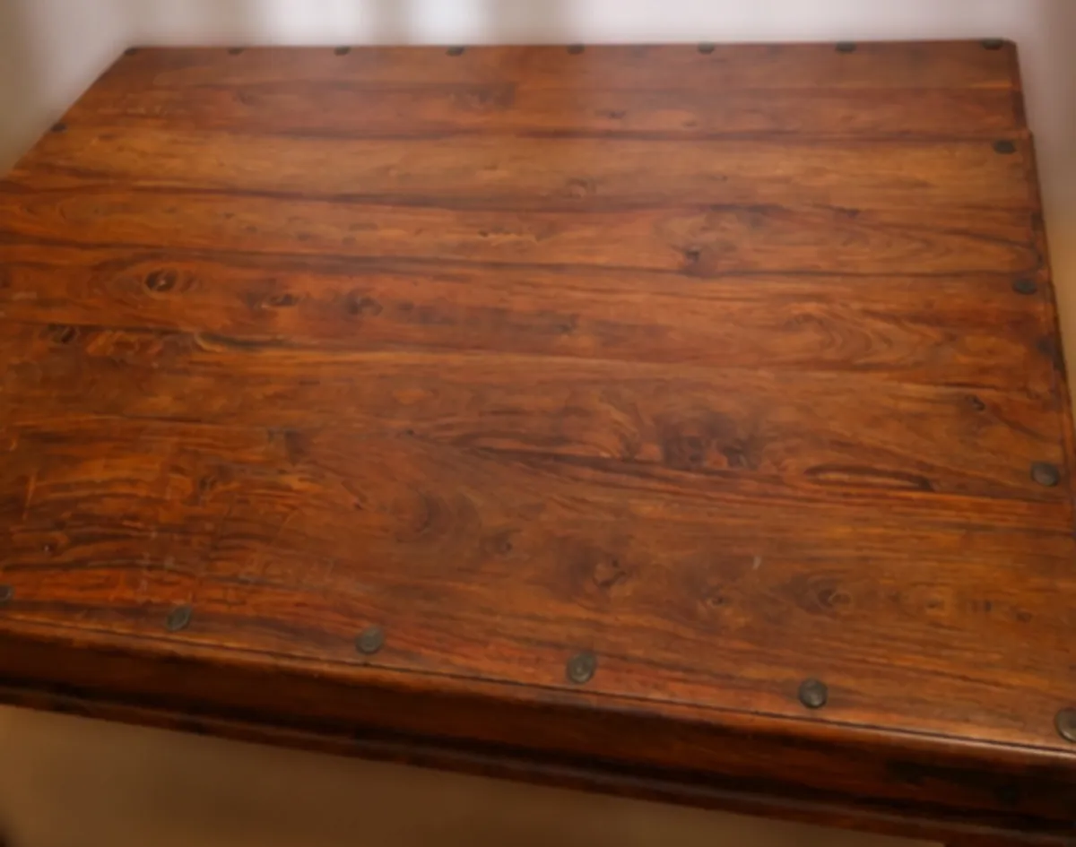 solid wood table with 4 matching chairs - Image 4