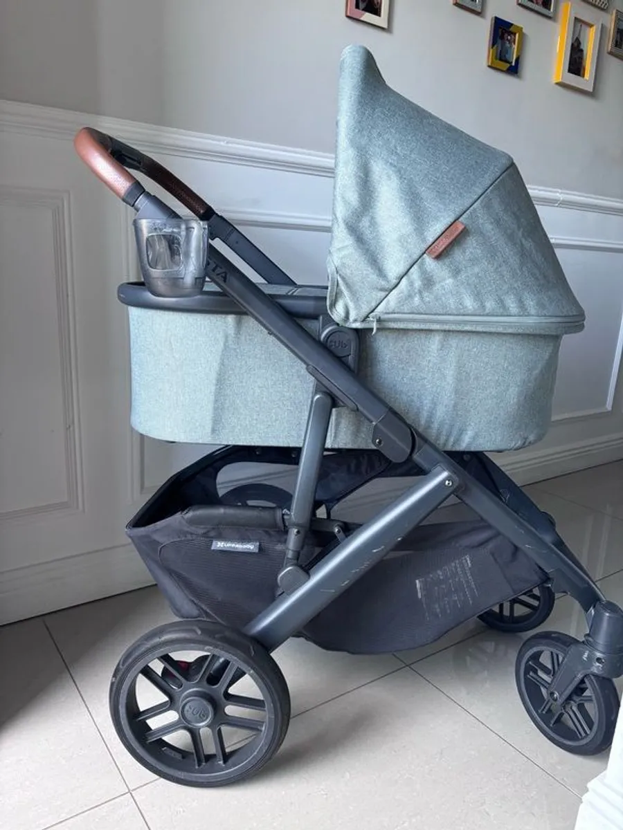 Uppababy Vista V2 Gwen immaculate - Image 3