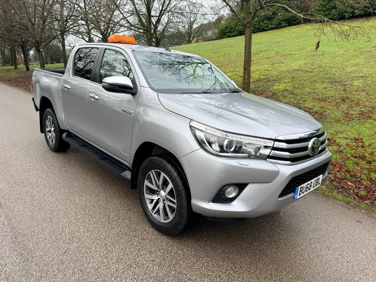 2018 Toyota Hilux PickUp Van - Image 4