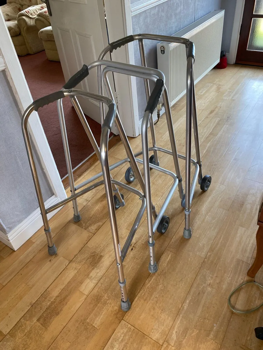 Free walking frames