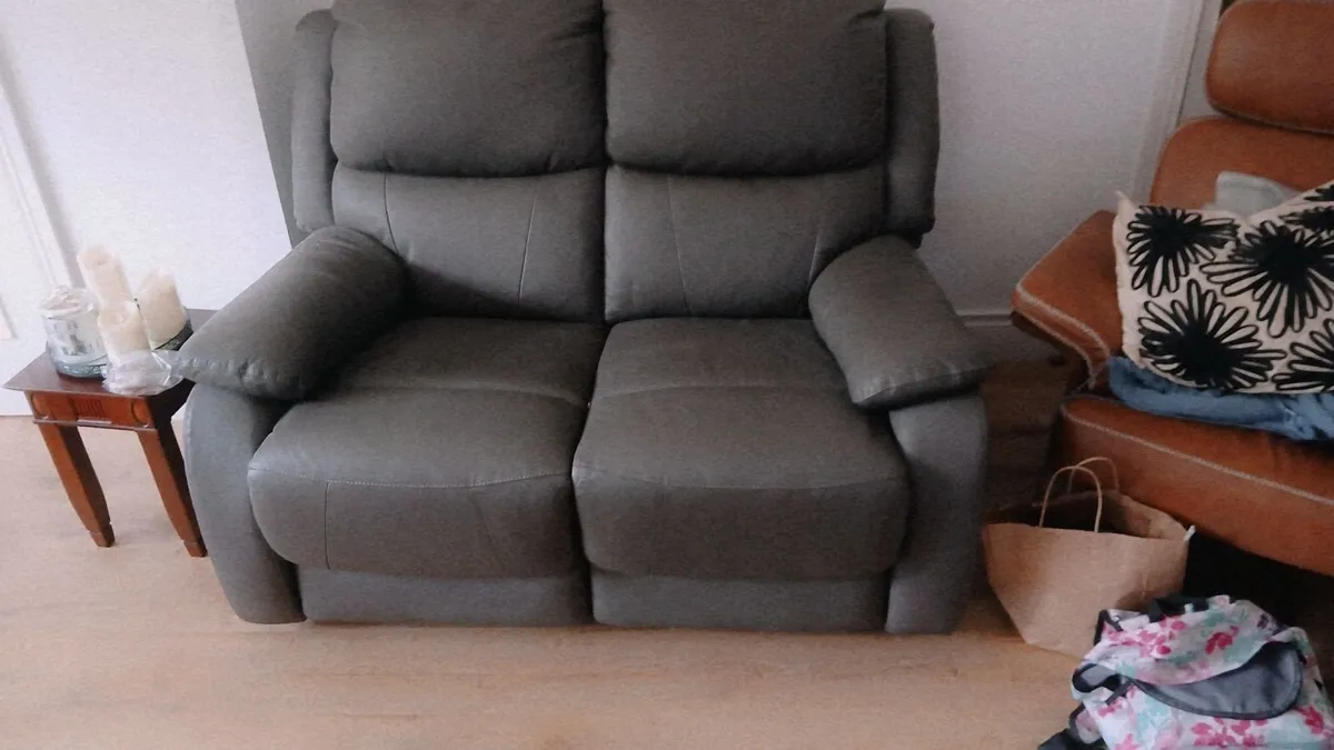 Leather 2 seater Couch - Image 3