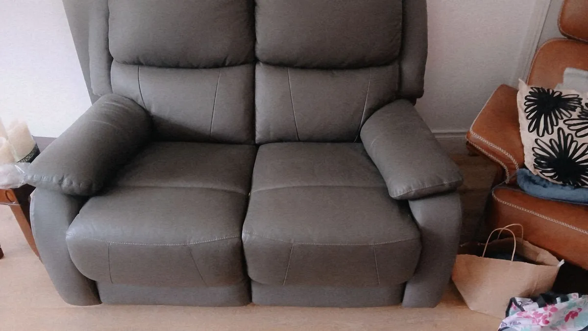 Leather 2 seater Couch - Image 4