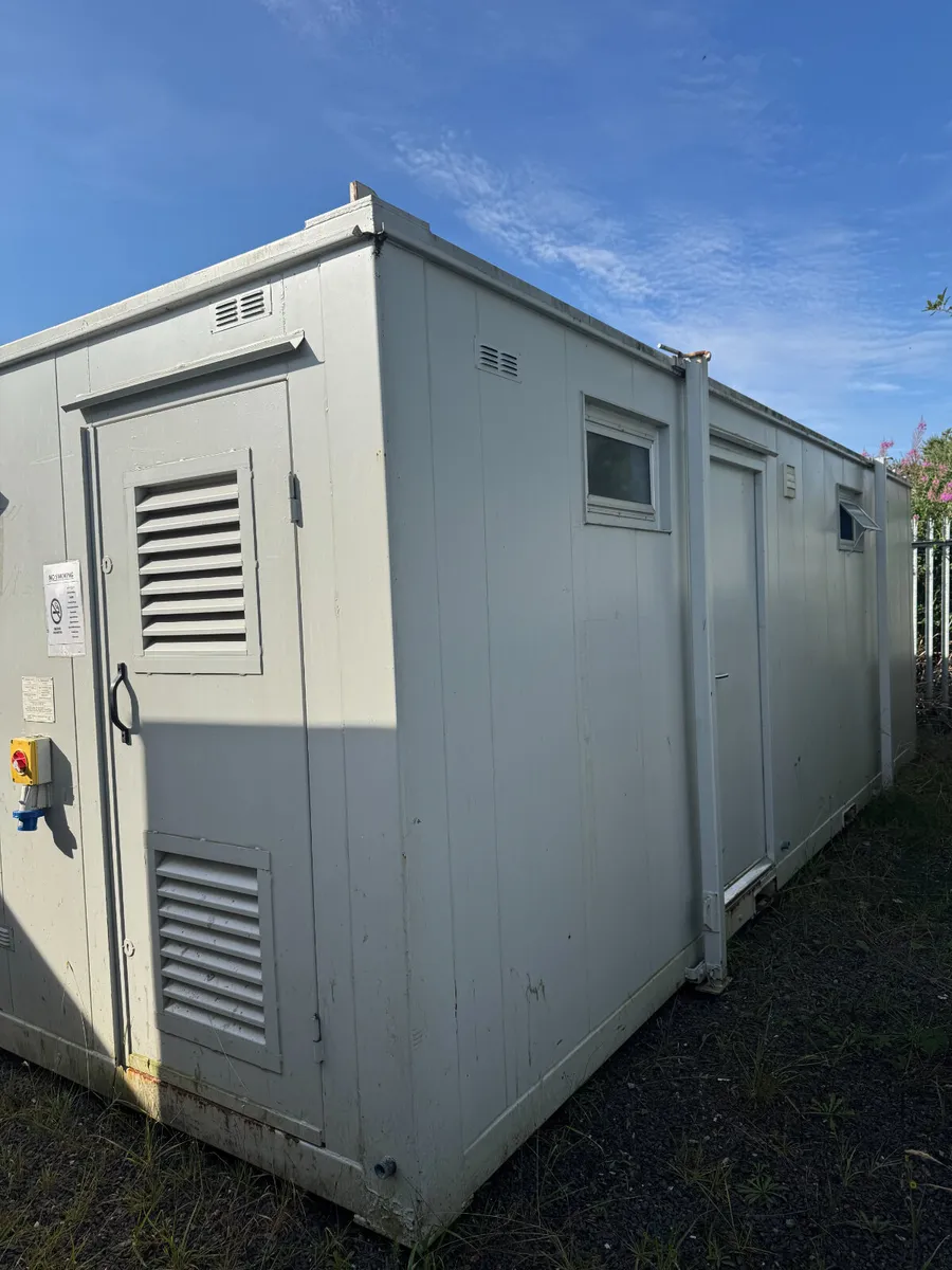 2024 6 Shower Block –Gas Powered–24ft x 10ft –101 - Image 1
