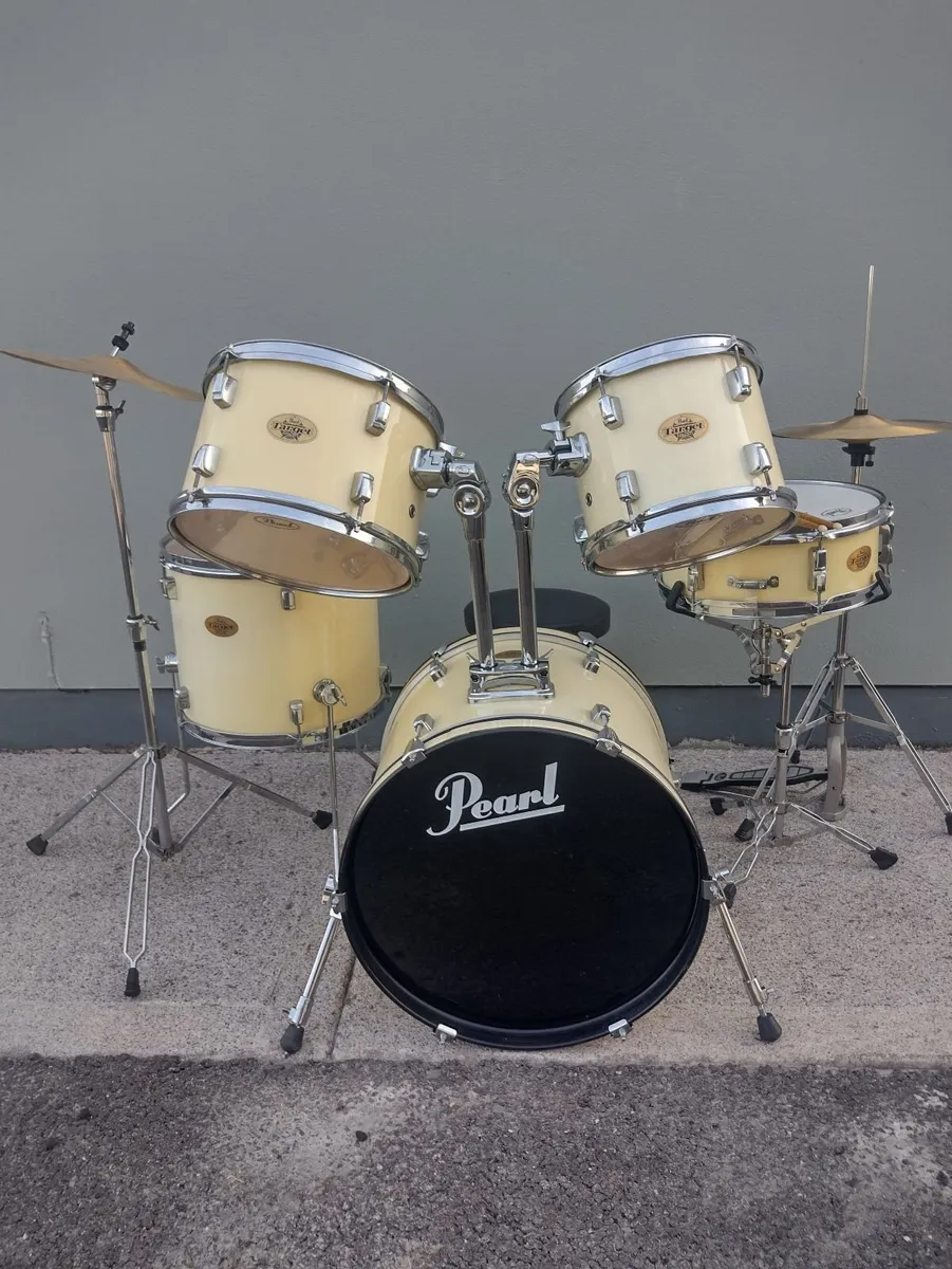 PEARL DRUM KIT. - Image 1