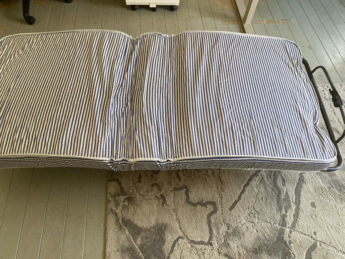 Fold up single bed - Image 1