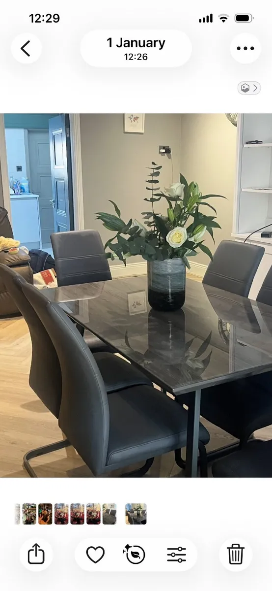 Dining table and chairs - Image 1