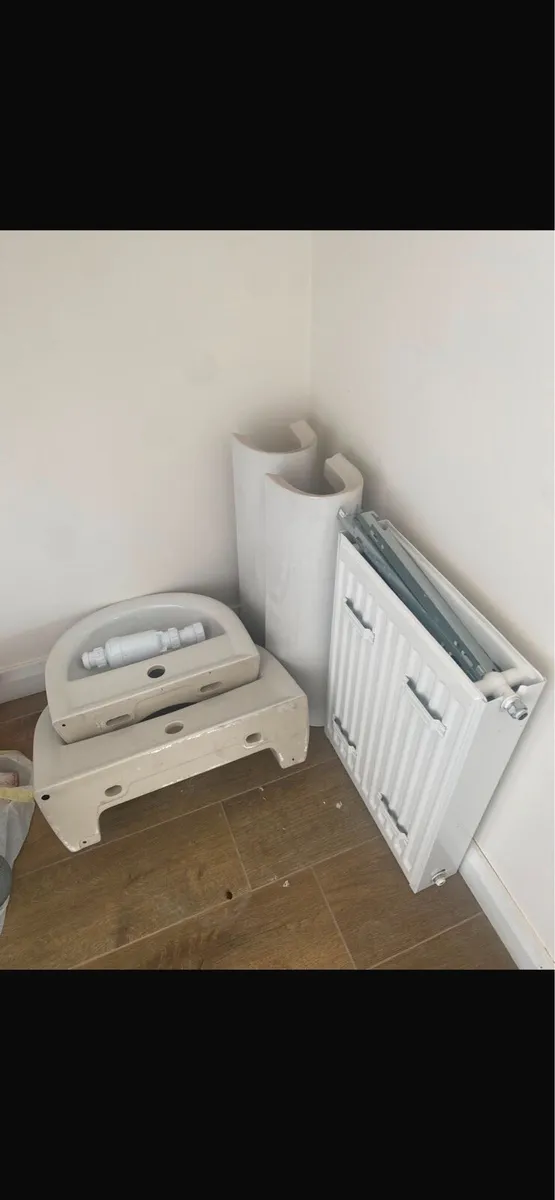 Bathroom ware - Image 1