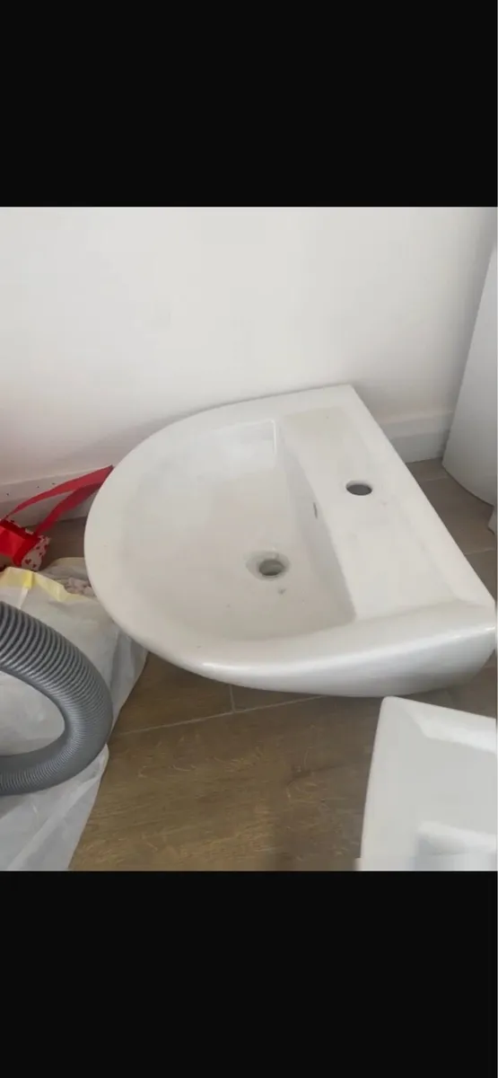 Bathroom ware - Image 2