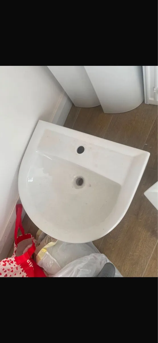 Bathroom ware - Image 3
