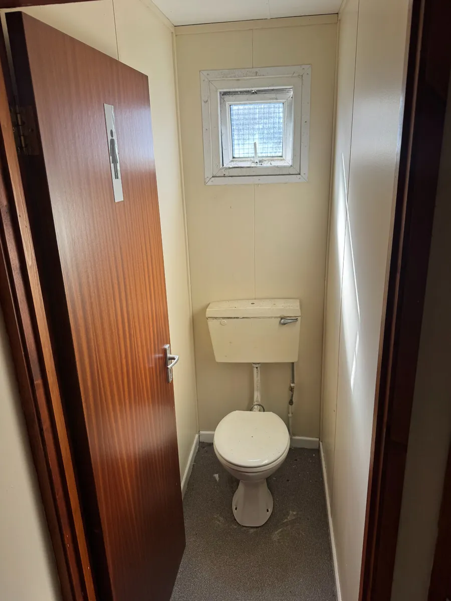 40ft Office Block with Kitchen & Toilets–Stock 105 - Image 3
