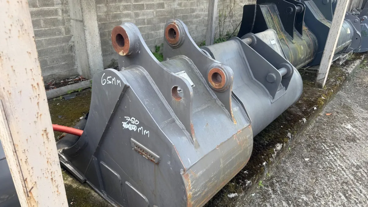 Volvo Digging Bucket – 0.42m³ - Image 1