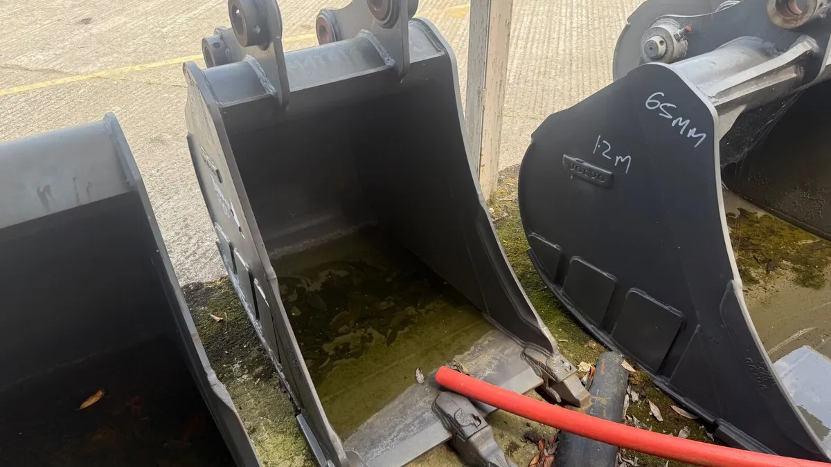 Volvo Digging Bucket – 0.42m³ - Image 2