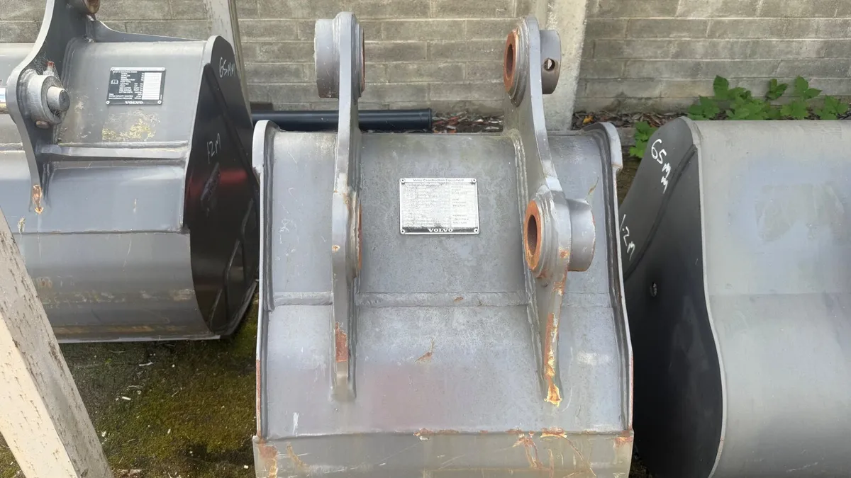Volvo Digging Bucket – 0.42m³ - Image 3