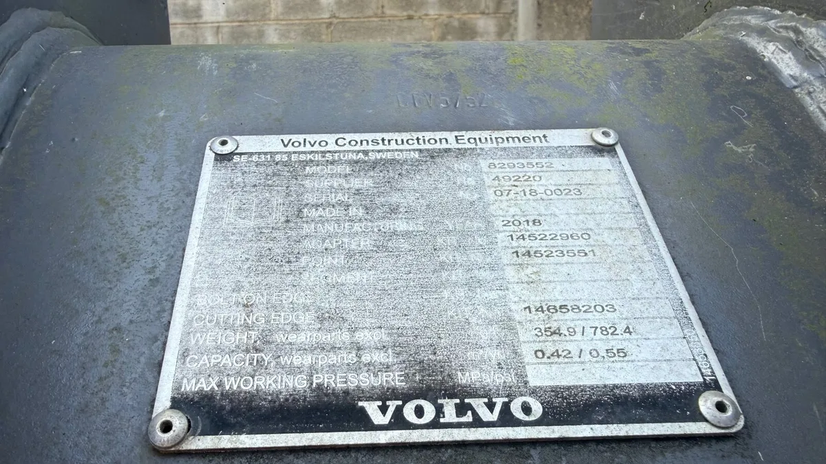 Volvo Digging Bucket – 0.42m³ - Image 4