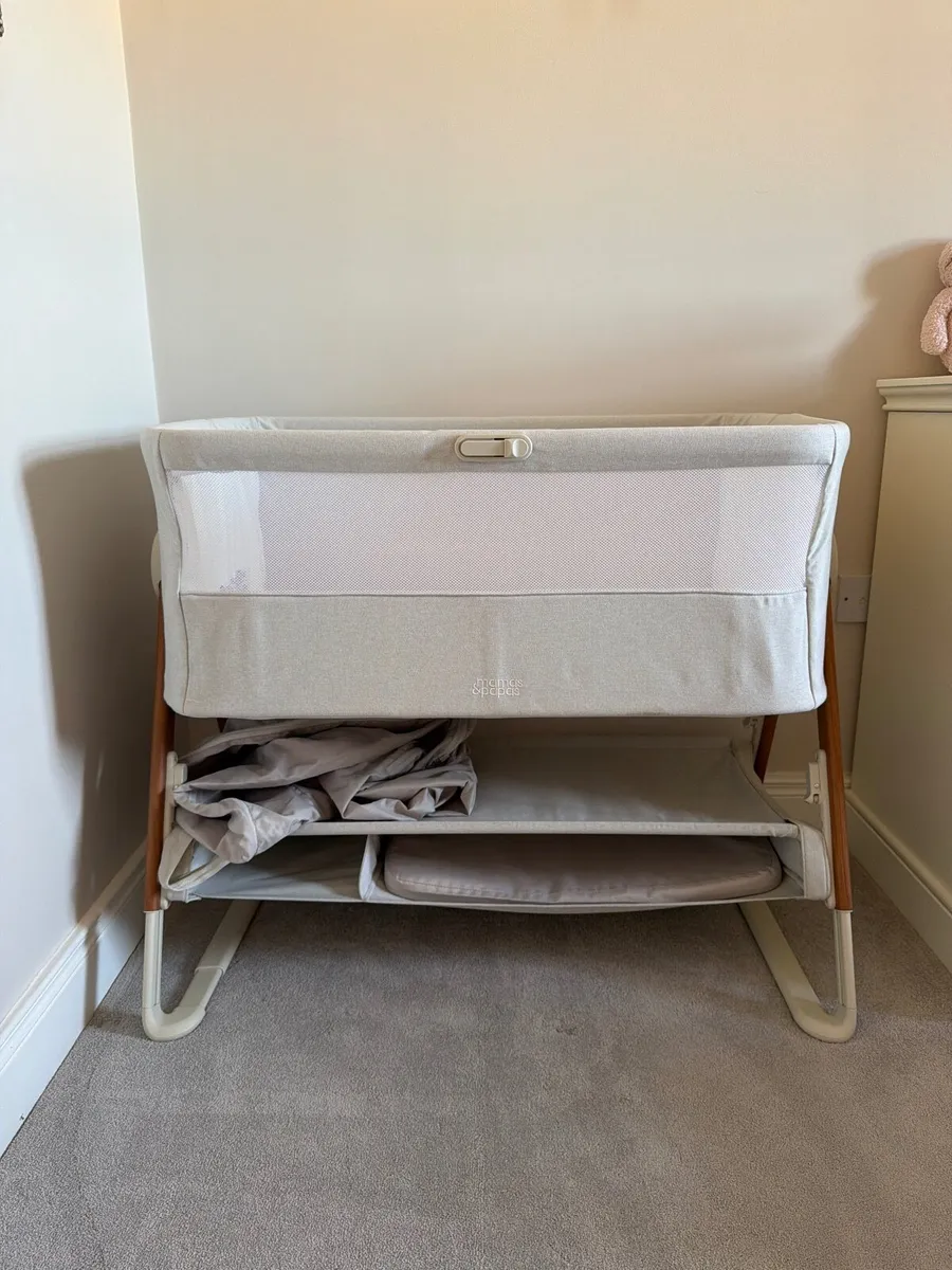 Baby next to me cot mamas and papas lua - Image 1