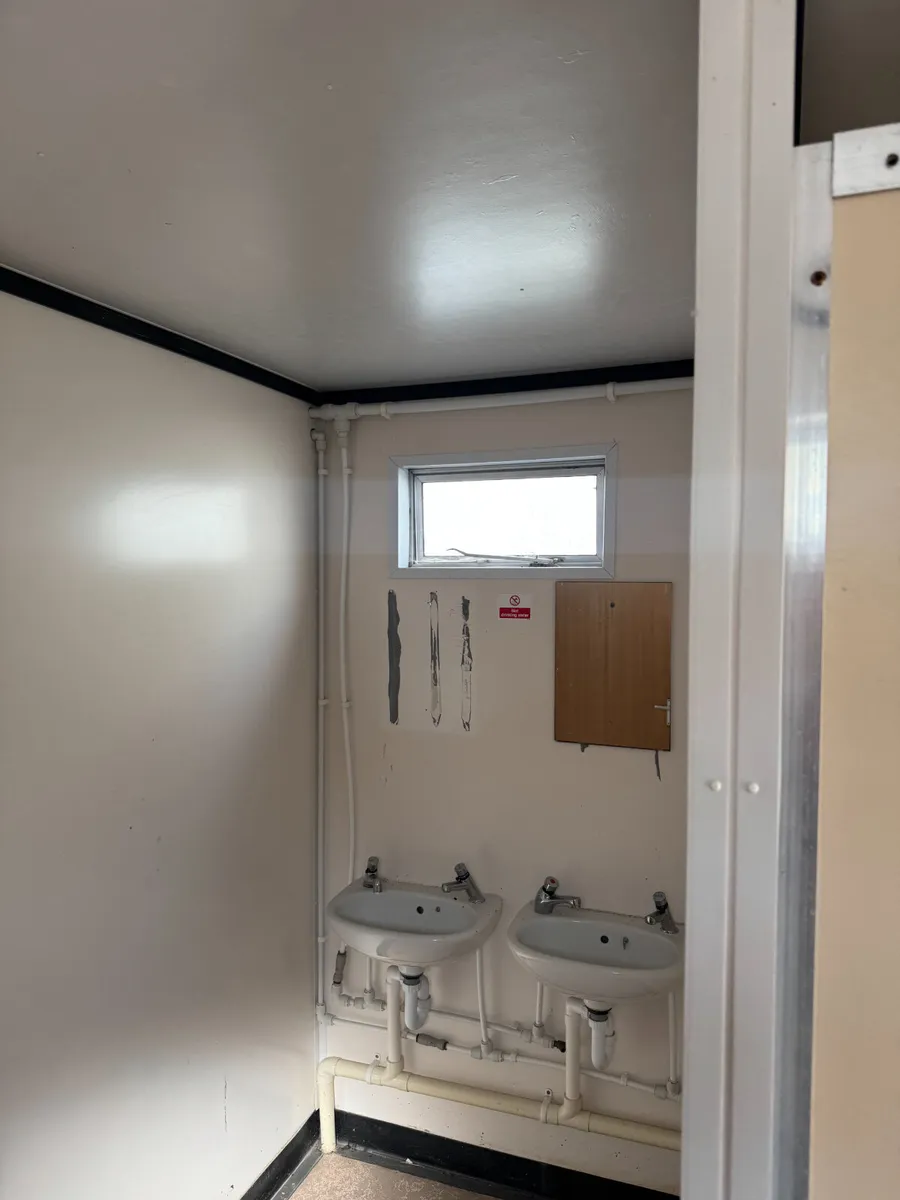 6 Shower Block – Gas Powered 24x10 – #106 - Image 4