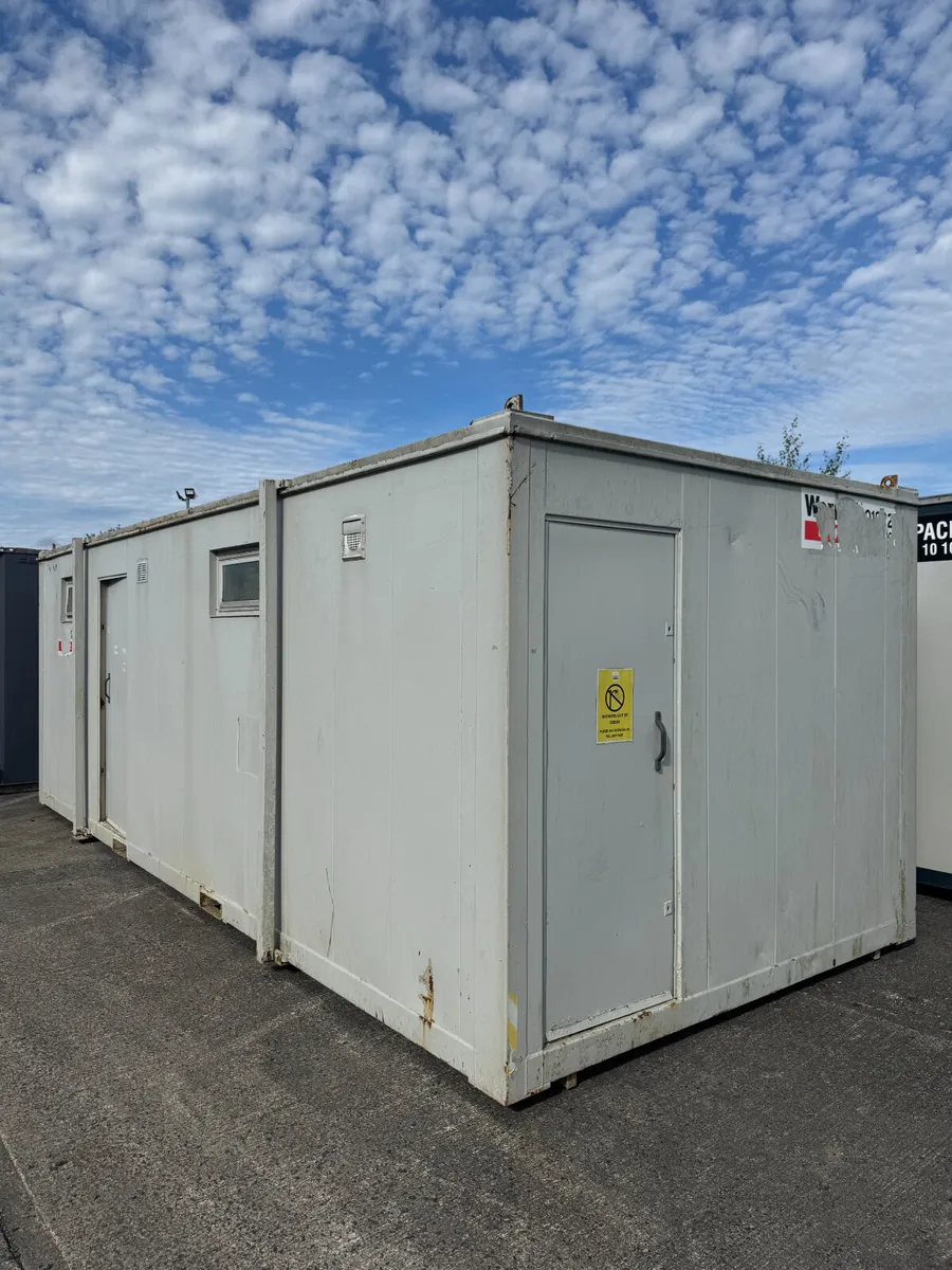 6 Shower Block – Gas Powered 24x10 – #106 - Image 1
