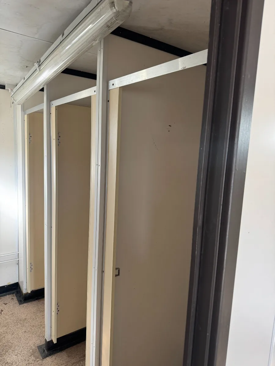 6 Shower Block – Gas Powered 24x10 – #106 - Image 3