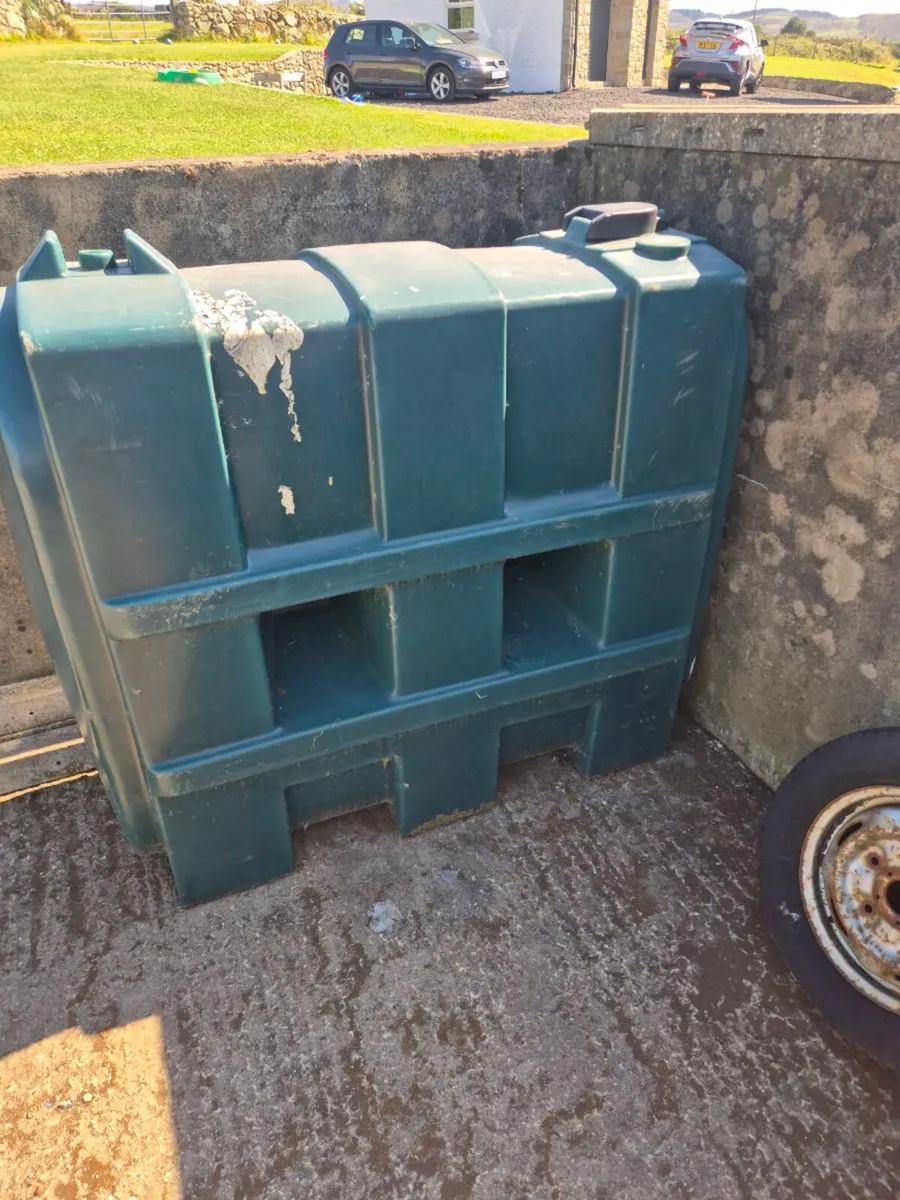 Oil Tank, Cube and Approximately 45 metres of wire - Image 2