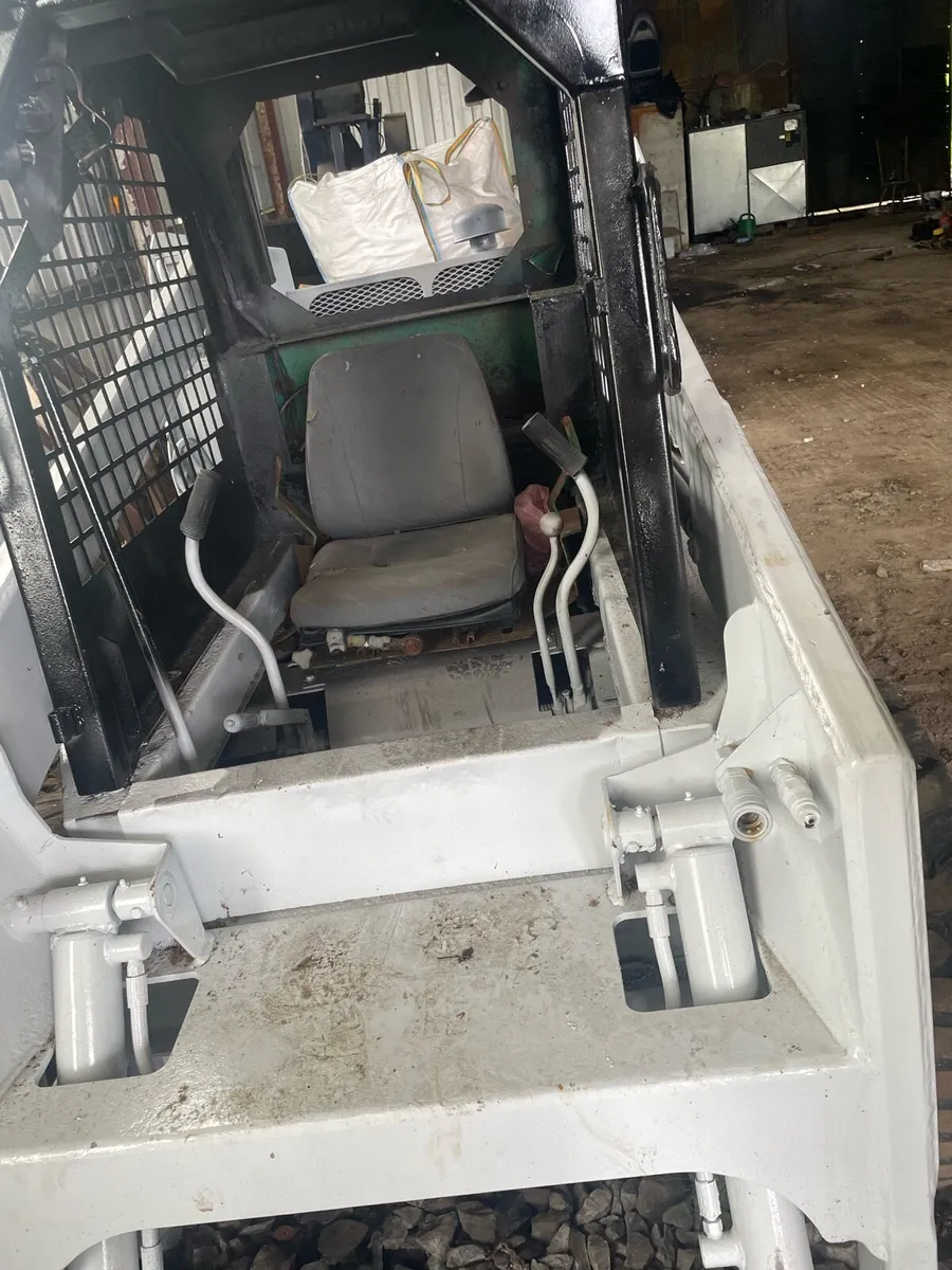 Skid steer - Image 2