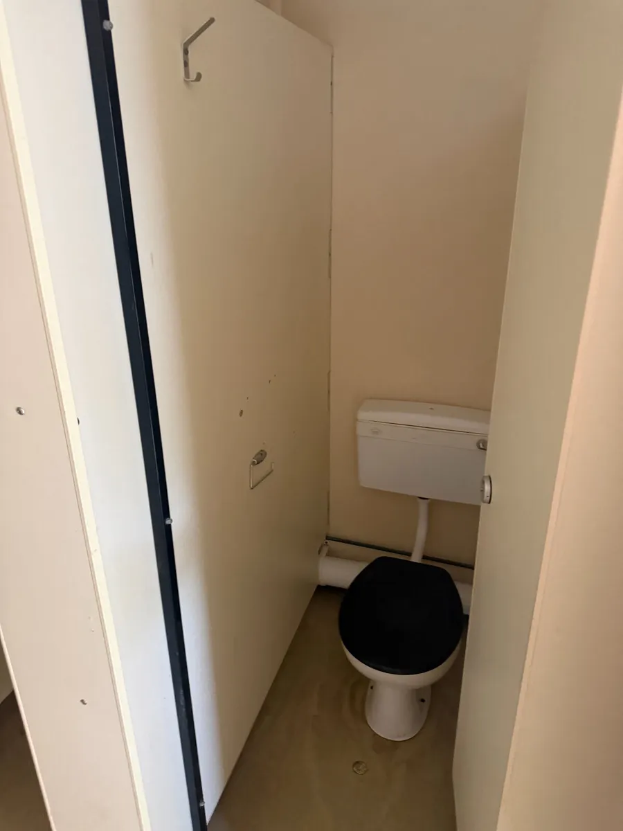 Toilet & Shower Welfare Block 32x10 – #109 - Image 2