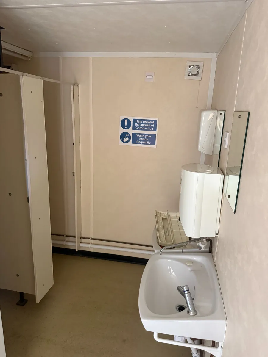 Toilet & Shower Welfare Block 32x10 – #109 - Image 4
