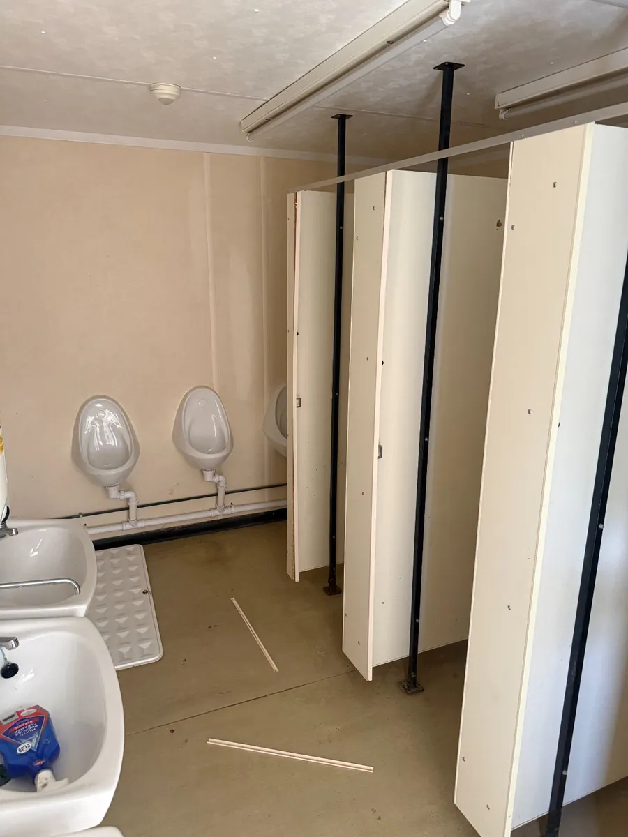 Toilet & Shower Welfare Block 32x10 – #109 - Image 3