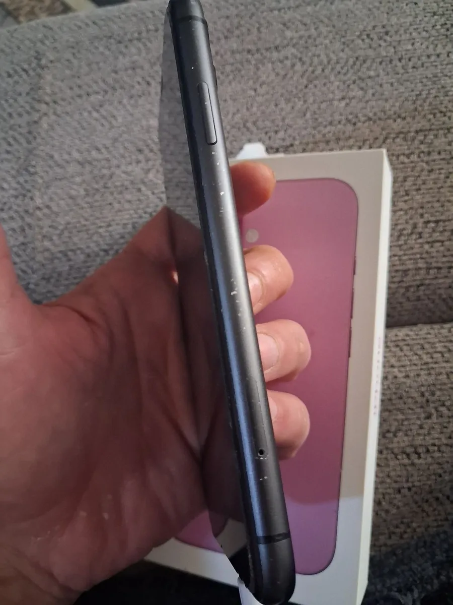 Iphone 11 - Image 3