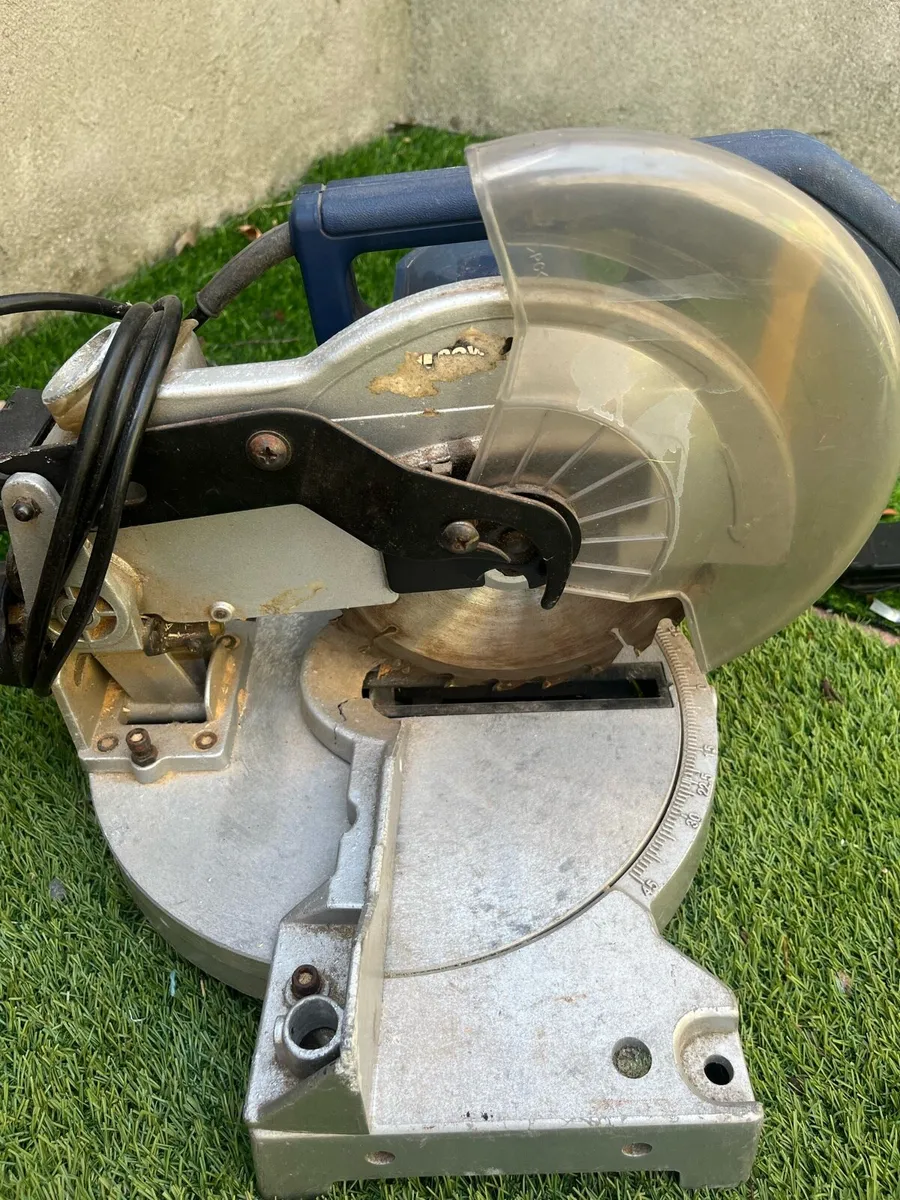 compound mitre saw - Image 2