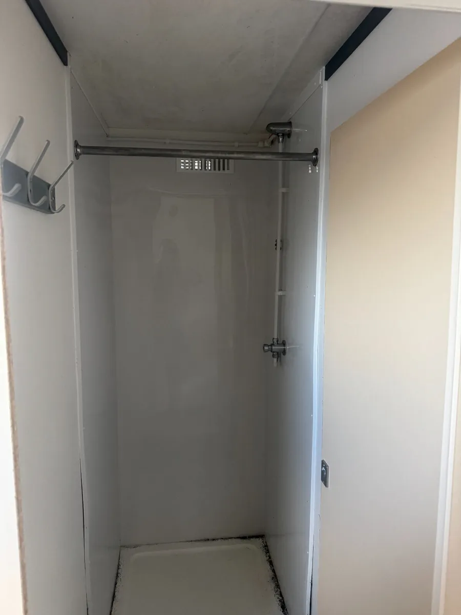 6 Shower Block – Male/Female 20x10 – #114 - Image 4