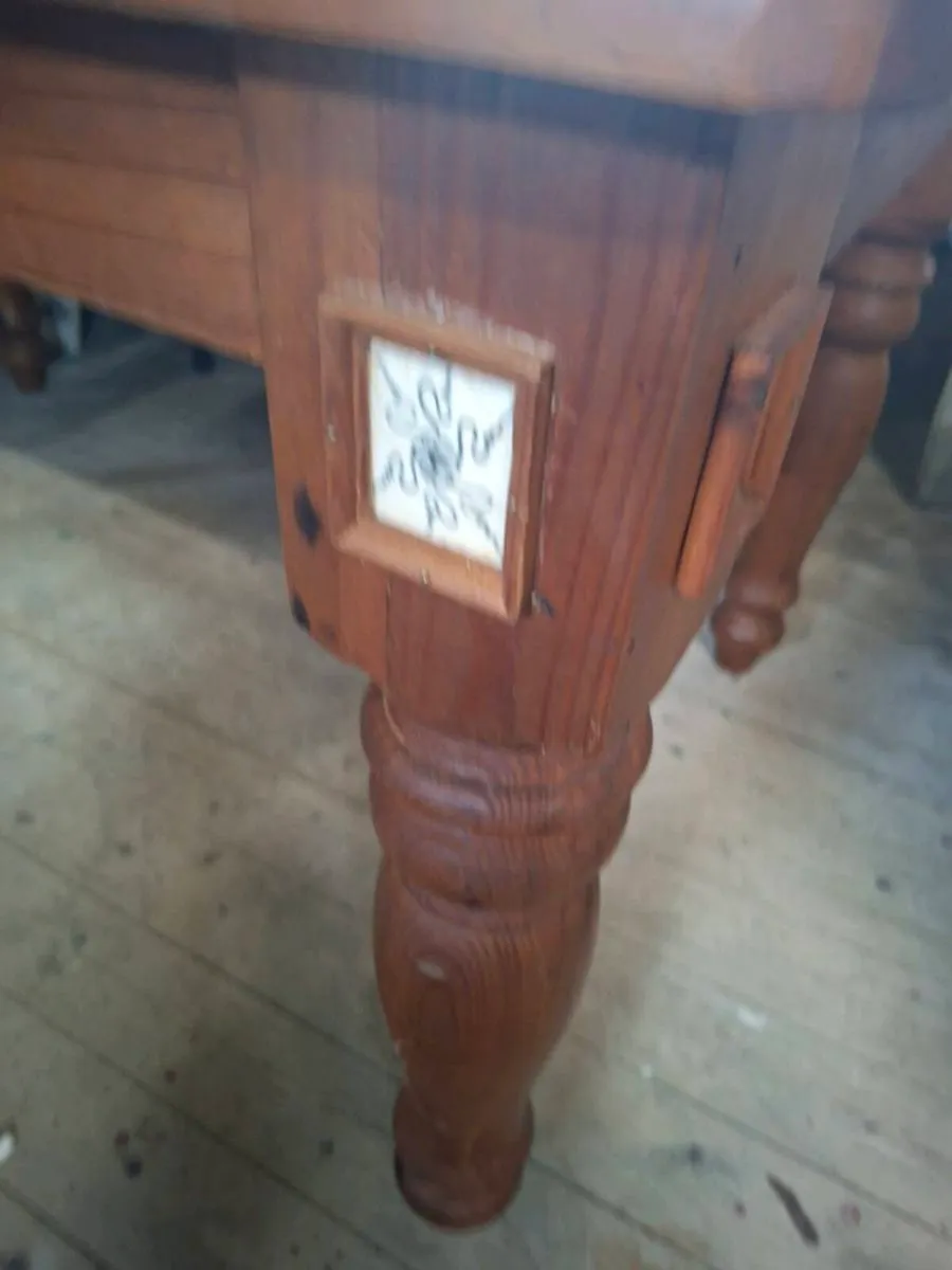 Oak table & 6 chairs - Image 4