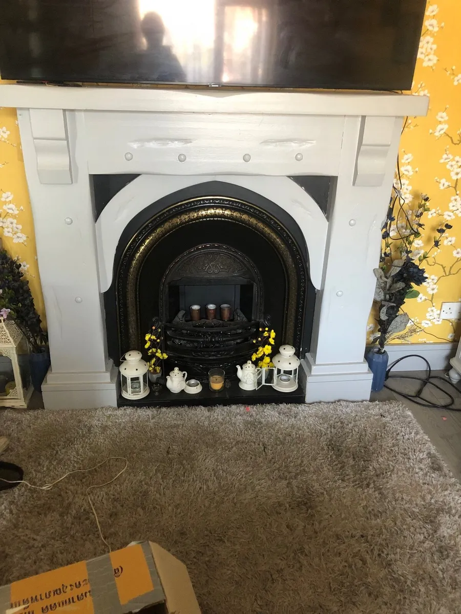 Solid Fuel Fire Surround and insert - Image 2