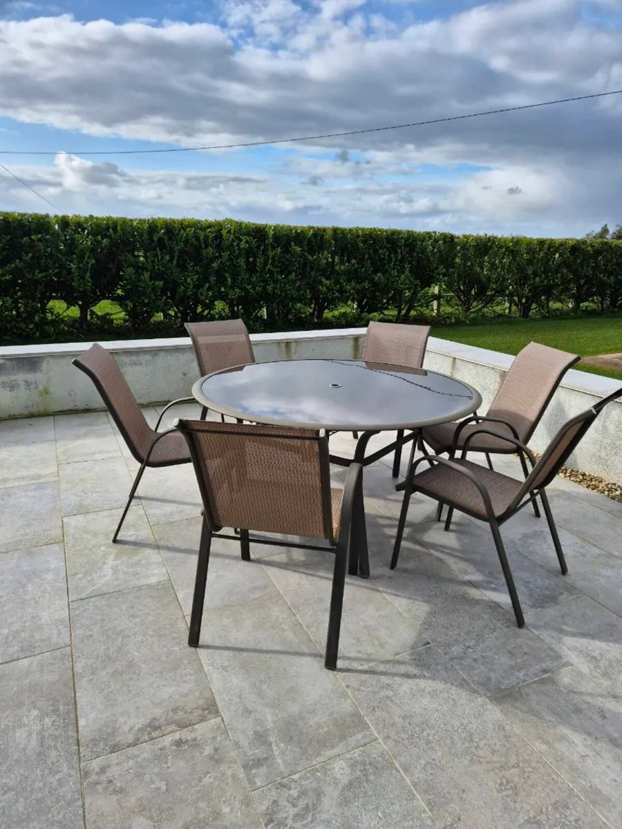 Garden table and chairs - Image 1