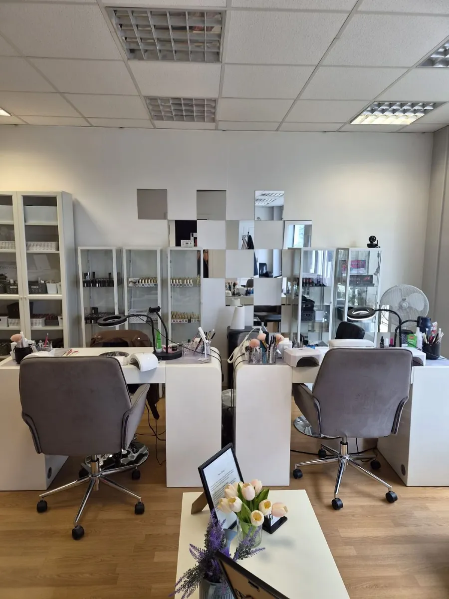 Beauty Salon - Image 3